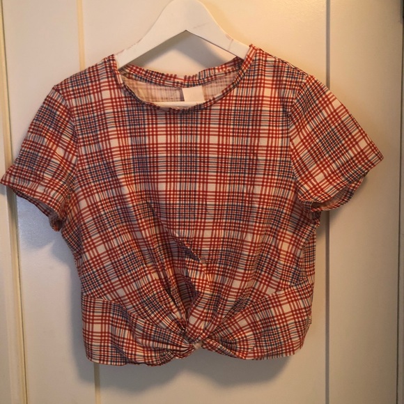 Cropped checkered t-shirt with front knot - Picture 3 of 4